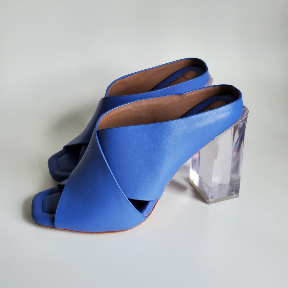 BCBGMaxazria llia Lucite Block Heel Sandals 7.5